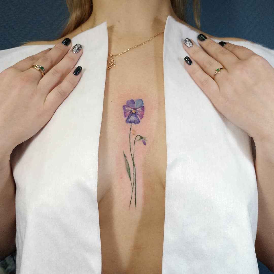 Женские татуировки на груди цветы_3