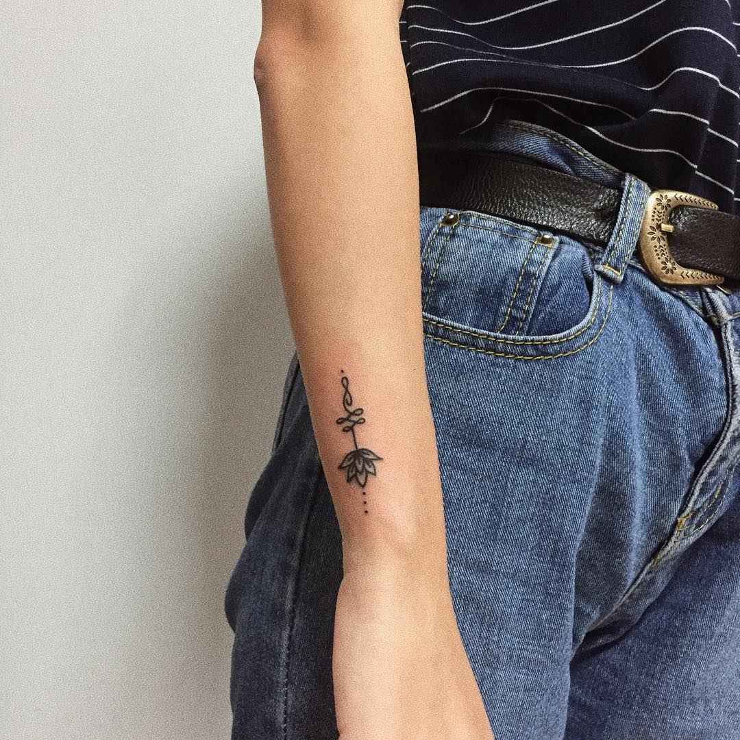 Маленькие татуировки на руке_25