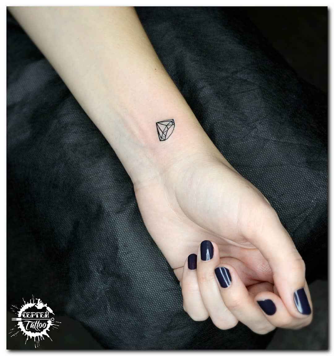Маленькие татуировки на руке_28