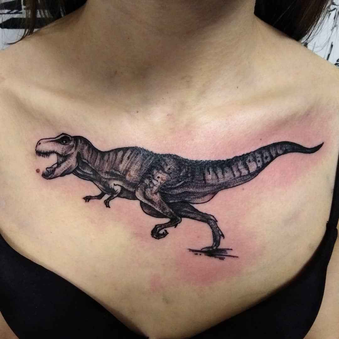 Женские татуировки на груди 2019 животные_10