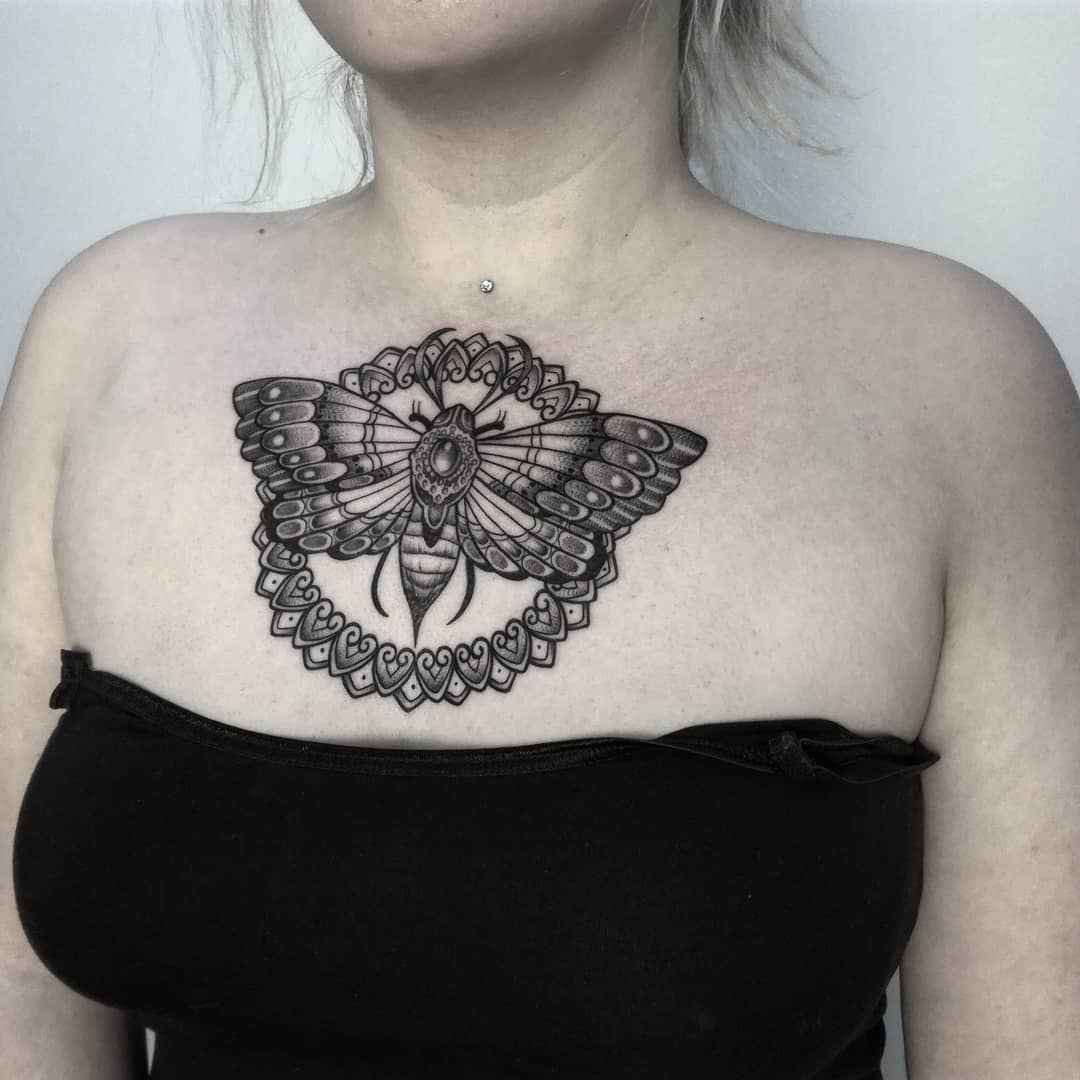 Женские татуировки на груди 2019 животные_6