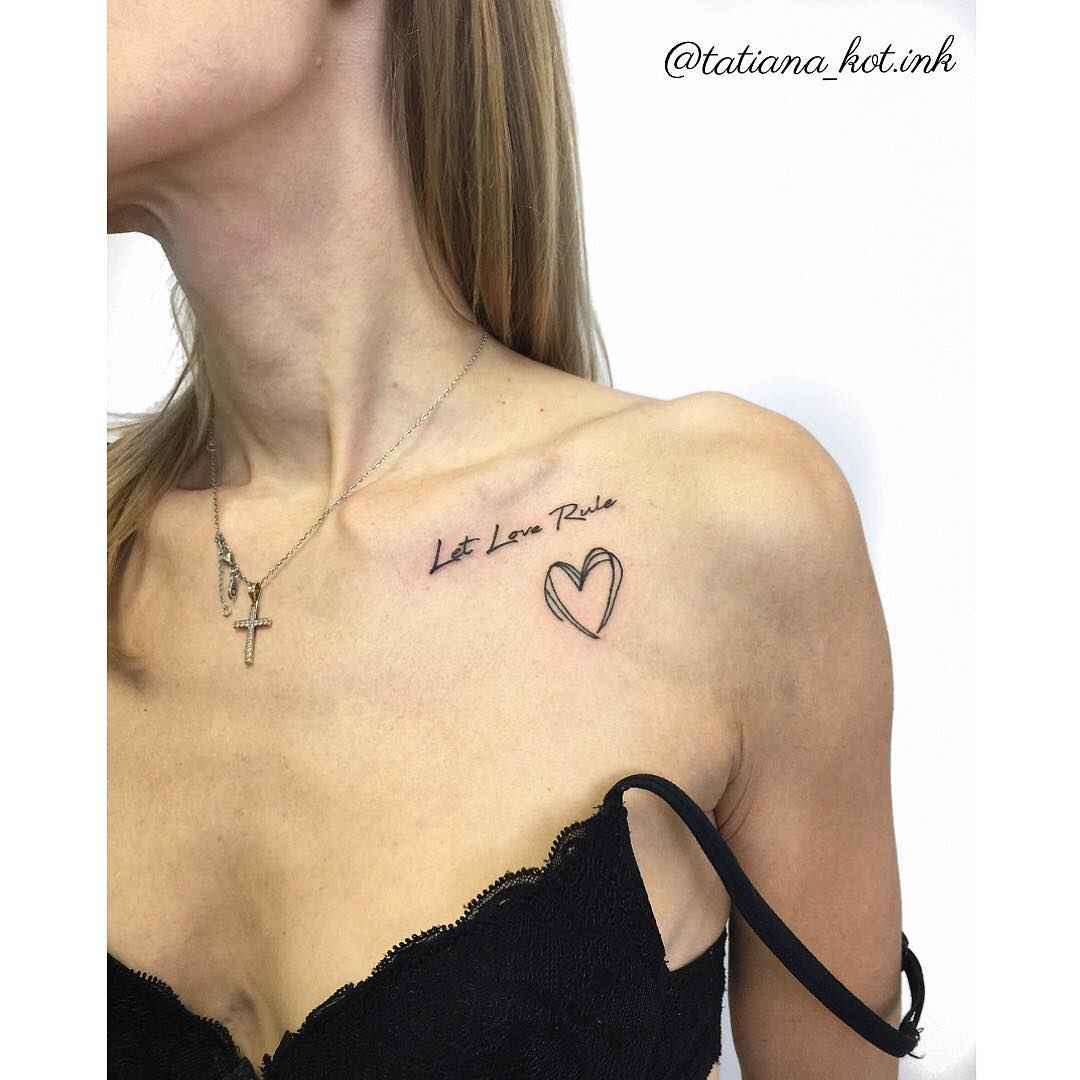Интересные идеи женской татуировки на груди_12