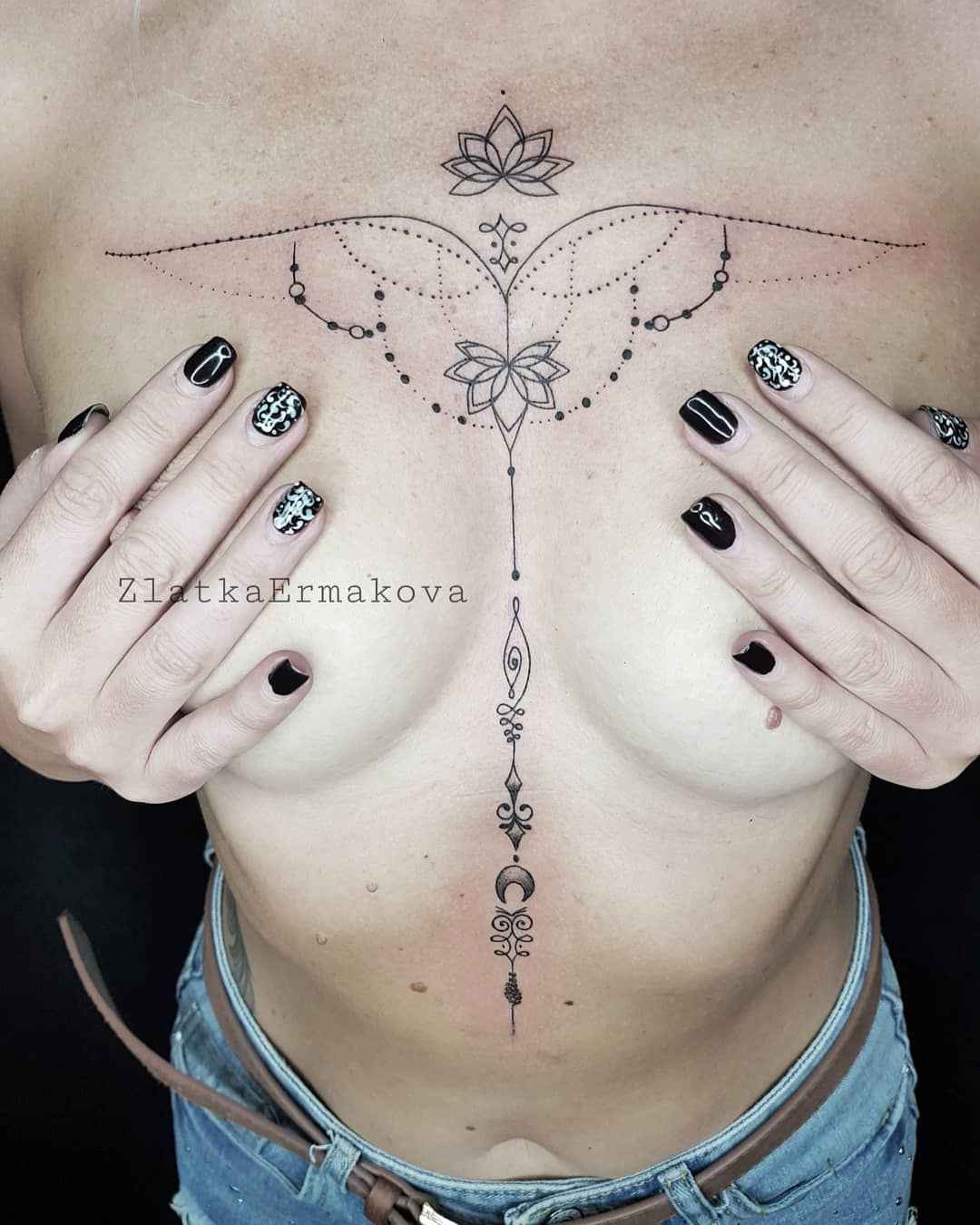 Женские татуировки на груди мандала_9