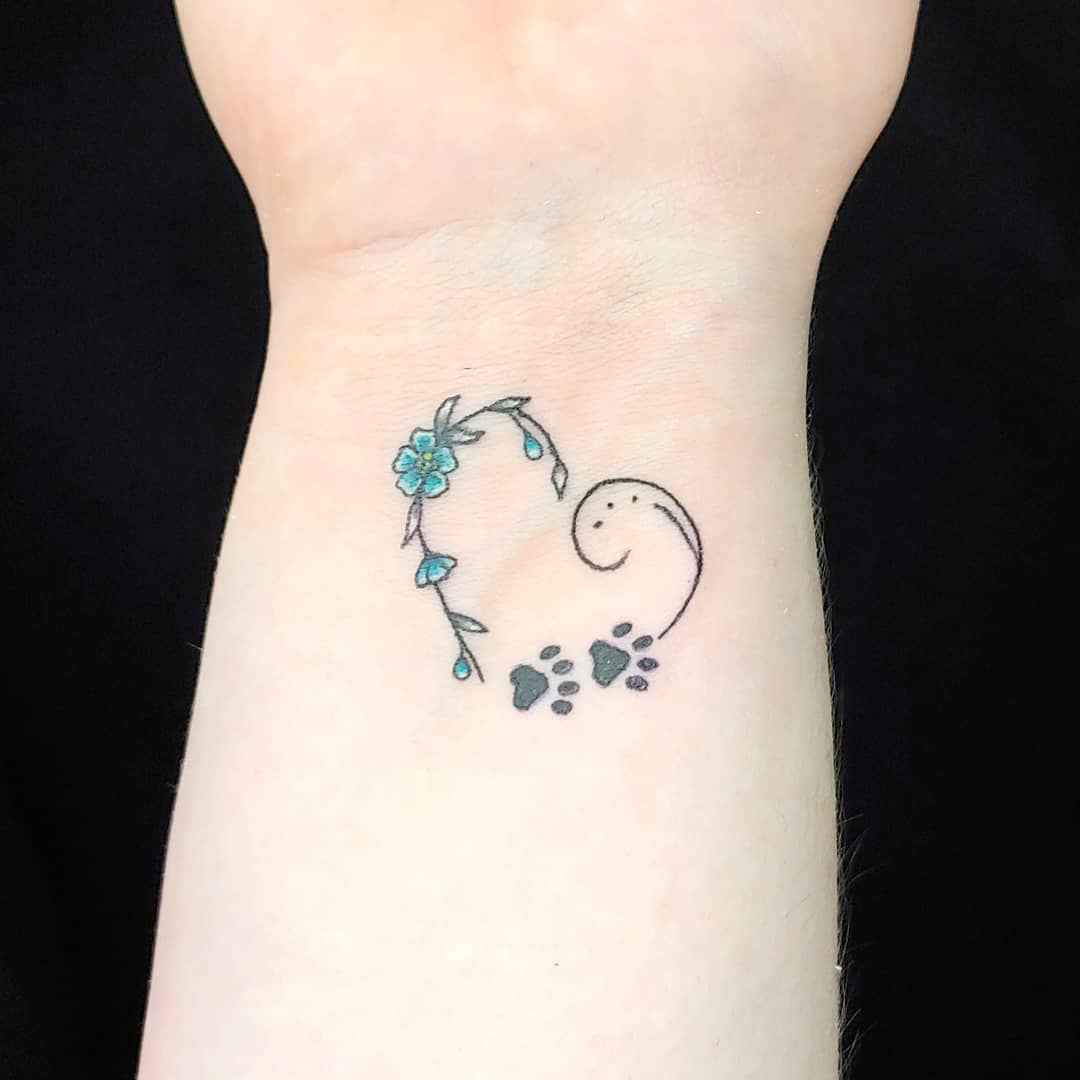 Маленькие татуировки для девушек на запястье фото_16