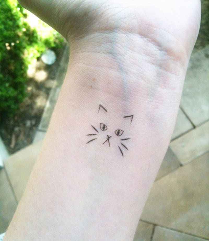 Маленькие татуировки для девушек на запястье фото_9