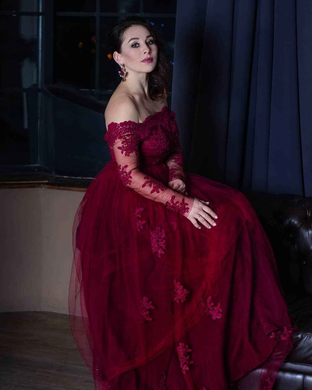 бордовое платье на выпускной 2019-2020 фото_10