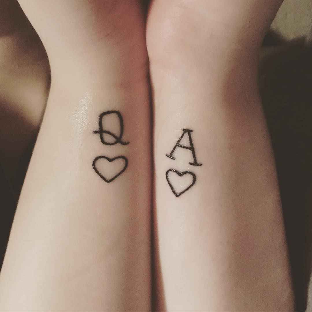 Маленькие татуировки для девушек на запястье фото_23