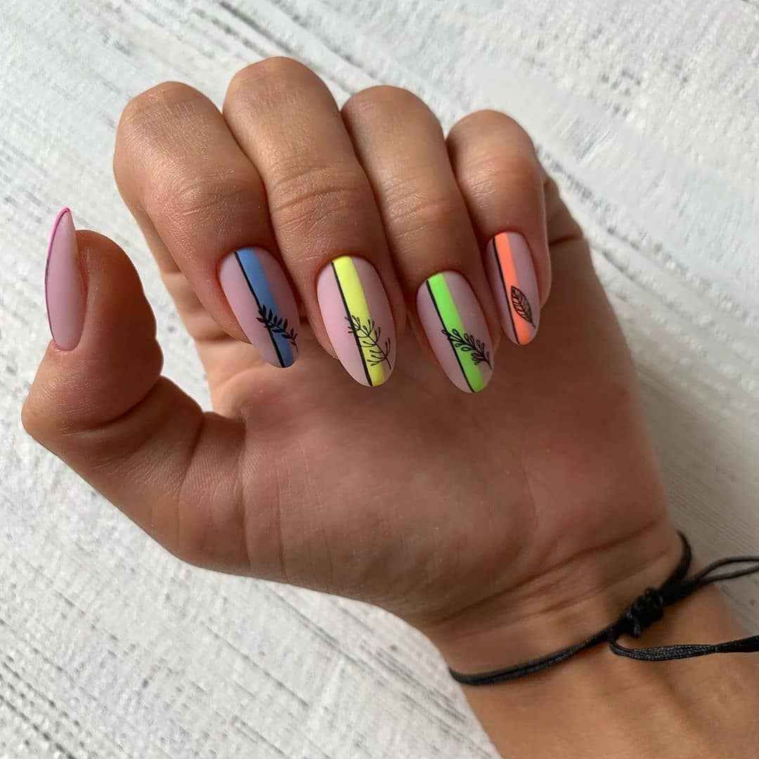 Разноцветный френч на ногтях фото_33