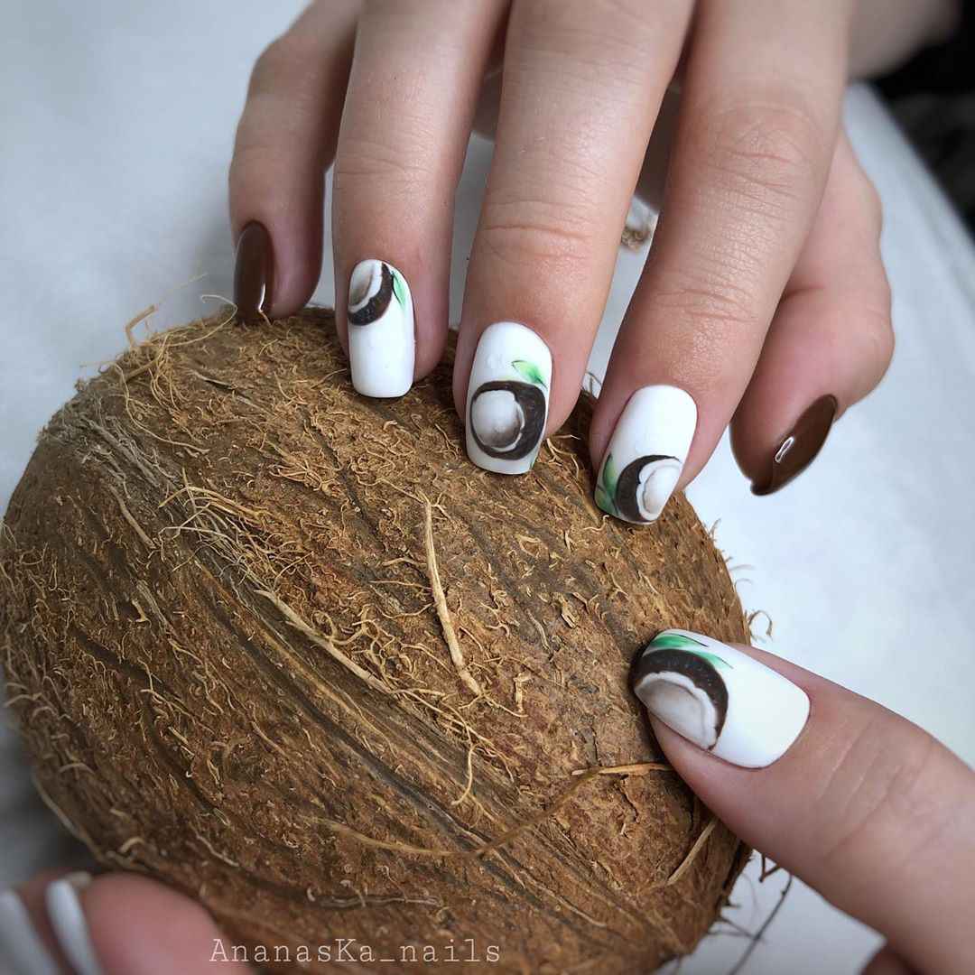 Маникюр с кокосом на короткие ногти фото_2